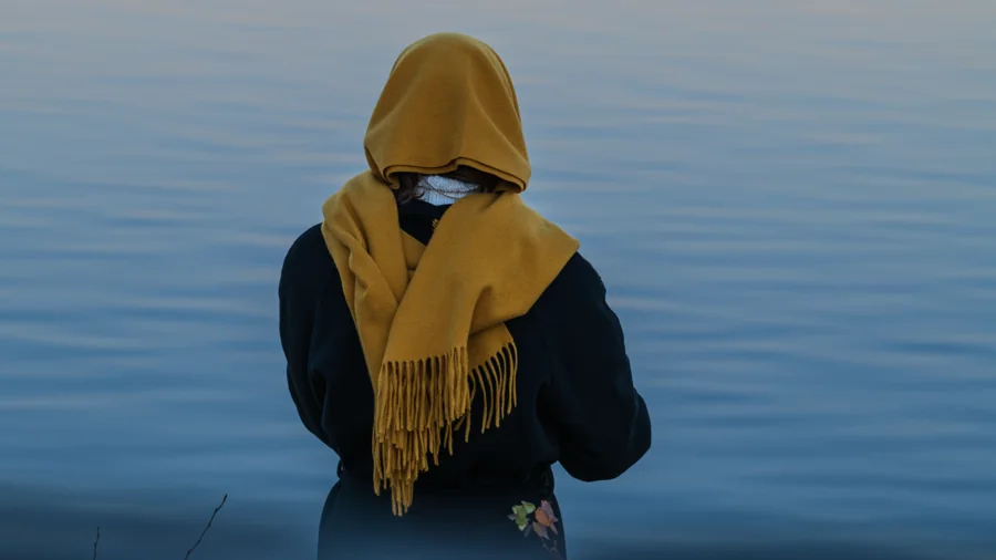 Devant l’eau